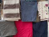 une pile de serviettes posée sur une palette