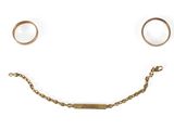 un smiley formé d'anneaux en or et d'une chaîne
