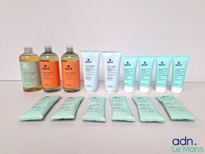 de nombreux types de produits de soins de la peau sur la table