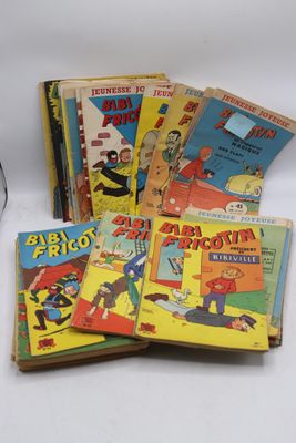 Plusieurs livres pour enfants sont posés sur une surface blanche