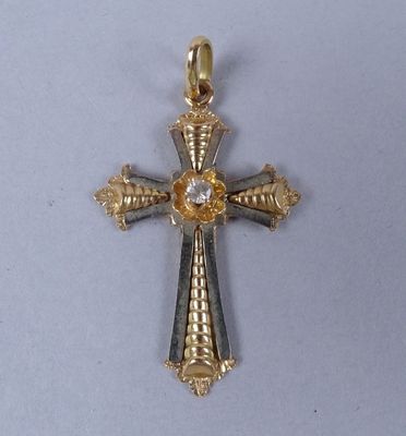 Jewellery: Cross pendant in 18K yellow gold P: 3.6gr - 76688101-532 ...