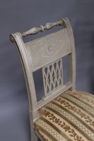 Paire de chaises en bois laqué gris à dossiers ajourés de cr… (photo 3)