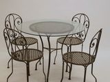 une image représentant une table en verre avec quatre chaises et un plateau en verre