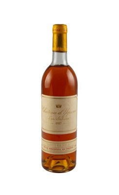 une image représentant une bouteille de whisky sur fond blanc