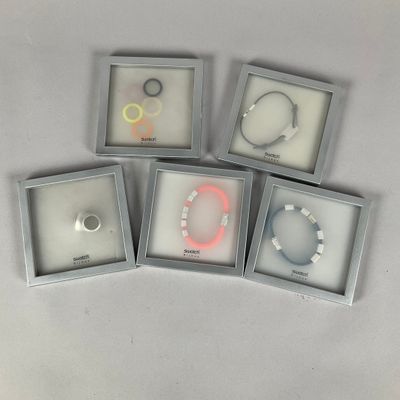 SWATCH - Lot de 5 bijoux Swatch emballage d'origine.