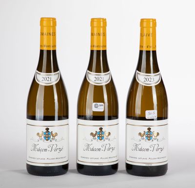 trois bouteilles de vin posées l'une à côté de l'autre sur une table