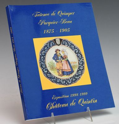la couverture d'un livre bleu sur laquelle figurent un homme et une femme
