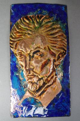 Portrait d'homme en émail peint et repoussé sur cuivre.