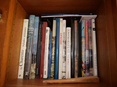 ART & REGIONALISME Réunion de livres modernes comprenant not…