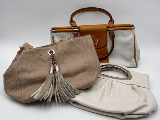 Lot de 3 sacs portés mains en cuir (usures et tache à l’un)