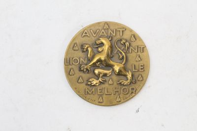 AUGIS RAVEL Médaille en bronze au lion marchant, poids 161g …
