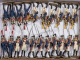 de nombreux petits soldats rangés ensemble dans une boîte