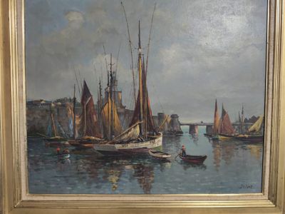 une peinture représentant une scène portuaire avec des bateaux dans l'eau