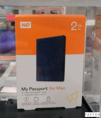 un emballage de disque dur exposé dans un magasin