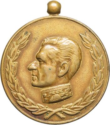 an image of a gold medal with a man ' s face on it