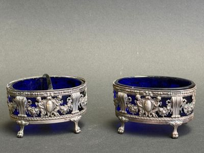 paire de plats à pied anciens en argent et en verre bleu cobalt