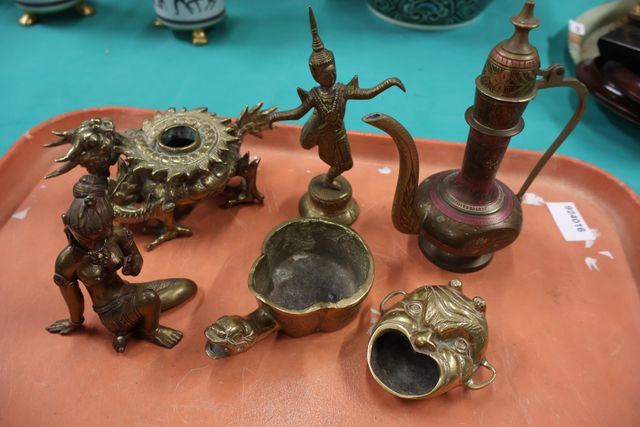 Petit lot de bronze étrangers : personnages, dragon, danseur, tor...
