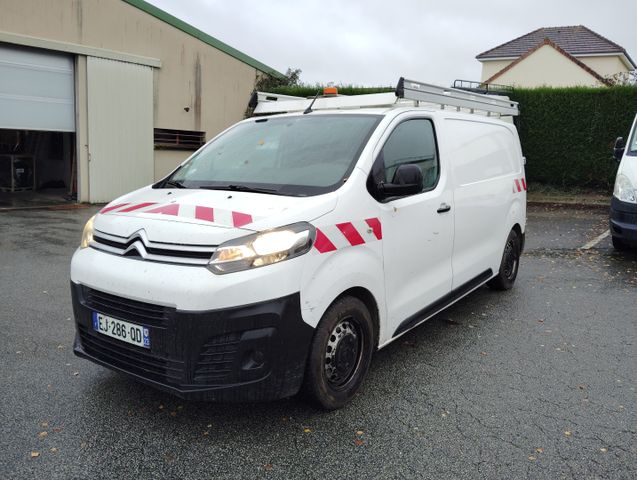 Véhicule utilitaire CITROEN Jumpy immatriculé EJ-286-QD, 1ère mis...