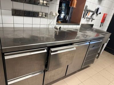 tour réfrigéré inox 4 tiroirs et 1 porte, groupe froid int… - Photo 1