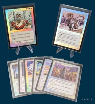 quatre cartes de couleurs et de motifs différents sur un fond bleu