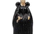 un gros plan sur une figurine représentant une femme en robe noire