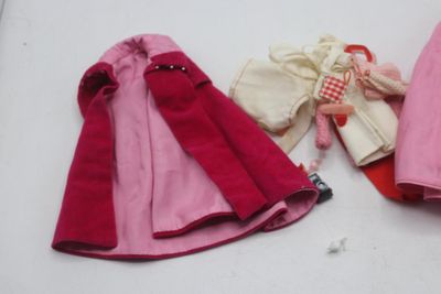 trois types de nappes différents sur une table