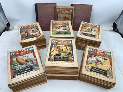 un grand nombre de livres posés sur une table