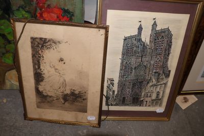 deux photos encadrées représentant un château, posées par terre