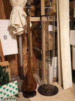 Deux lampadaires en métal et verre incolore pour l’un et tei… (photo 2)