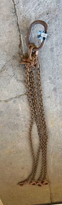 a chain hanging from the ceiling of a bathroom