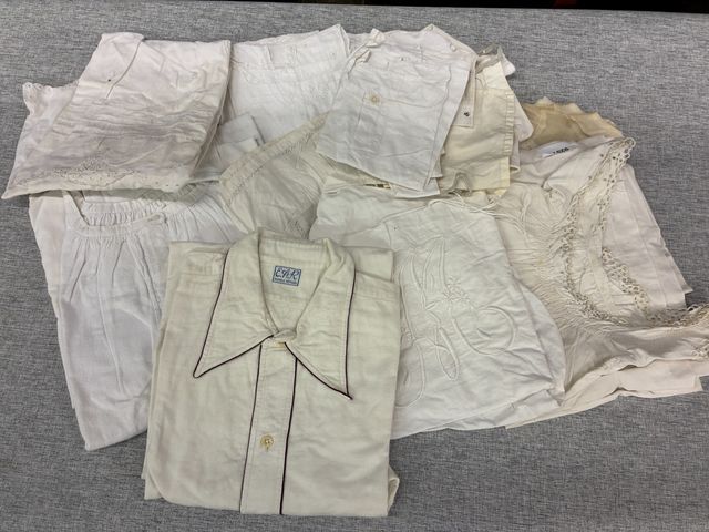 Chemise, jupon, habit enfant. En l’état sans vérification préalab