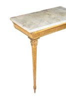 Console en bois sculpté et doré à plateau en marbre blanc ra… (photo 3)