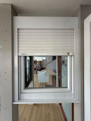 une image représentant la vue d'une fenêtre dans une maison