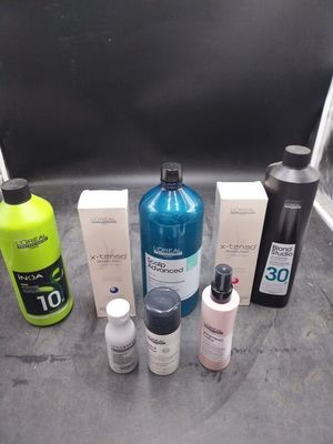 de nombreux types de produits de soins de la peau exposés en rayon