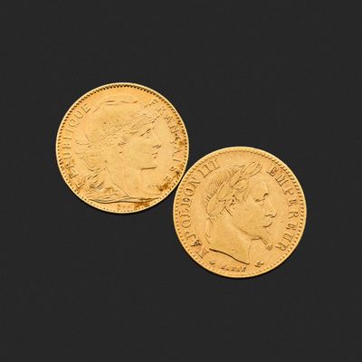 deux souverains d'or, dont l'un représente la tête d'une femme et l'autre celle d'un homme
