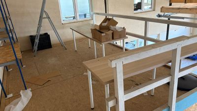 une photo d'une pièce en cours de rénovation
