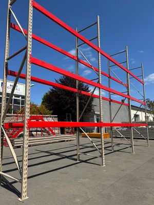 Un lot de 3 colonnes de racks à palettes lourds de marque Fr…