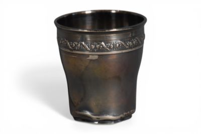 Gobelet en argent (poinçon Minerve 950/°°) à décor de guirla… - Photo 1