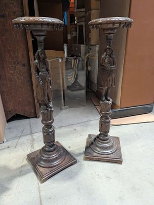 deux bougies posées l'une sur l'autre