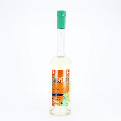 une image représentant une bouteille d'alcool posée sur une surface blanche