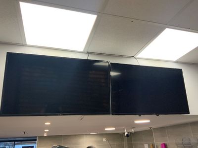 Deux téléviseurs SMART TECH 80 cm