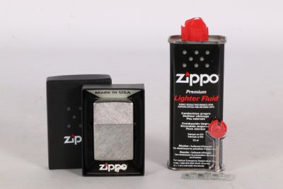 ZIPPO - Briquet en métal chromé.