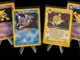cinq cartes Pokémon sont alignées les unes à côté des autres sur un fond noir