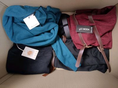 Lot d'environ 33 vêtements majoritairement de marques LC MOD…