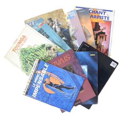 un grand nombre de livres posés sur une table