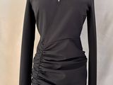 une robe noire sur un mannequin mannequin mannequin mannequin mannequin mannequin mannequin mannequin mannequin mannequin