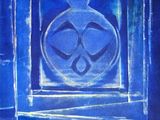 peinture représentant une porte bleue ornée d'un motif circulaire