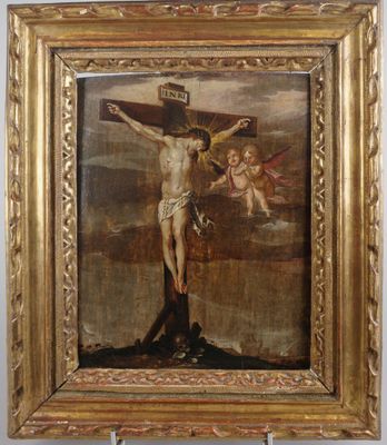 une image représentant un tableau de Jésus sur la croix accroché à un mur