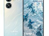 un gros plan sur l'image d'un téléphone orné de papillons