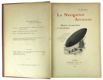 un livre ouvert sur lequel figure l'image d'un satellite